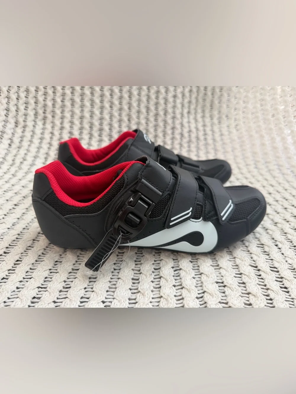 NWOT Pelaton Cycling Shoes Size 39 with Quick Ratchet Clip Hook & Loop Strap